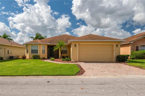 A home in LAKE WALES