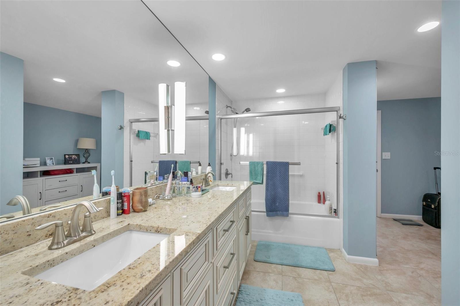 BAYFRONT TOWER CONDO - Residential Lease