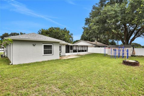 A home in AUBURNDALE