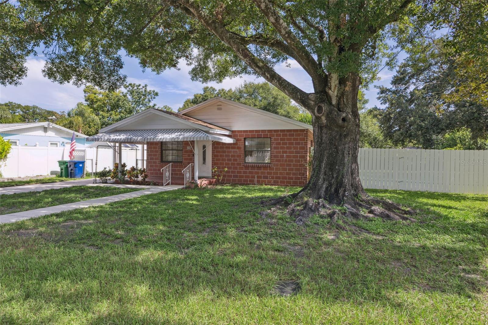 316 E AZALEA AVENUE