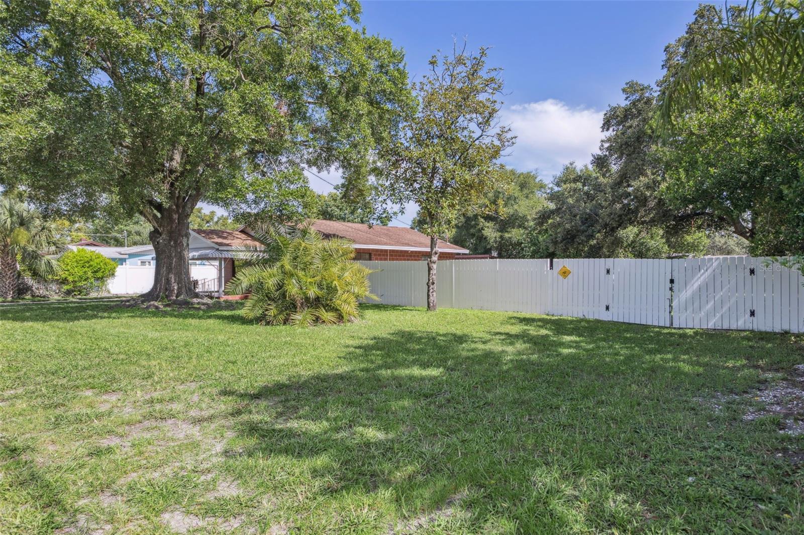 316 E AZALEA AVENUE