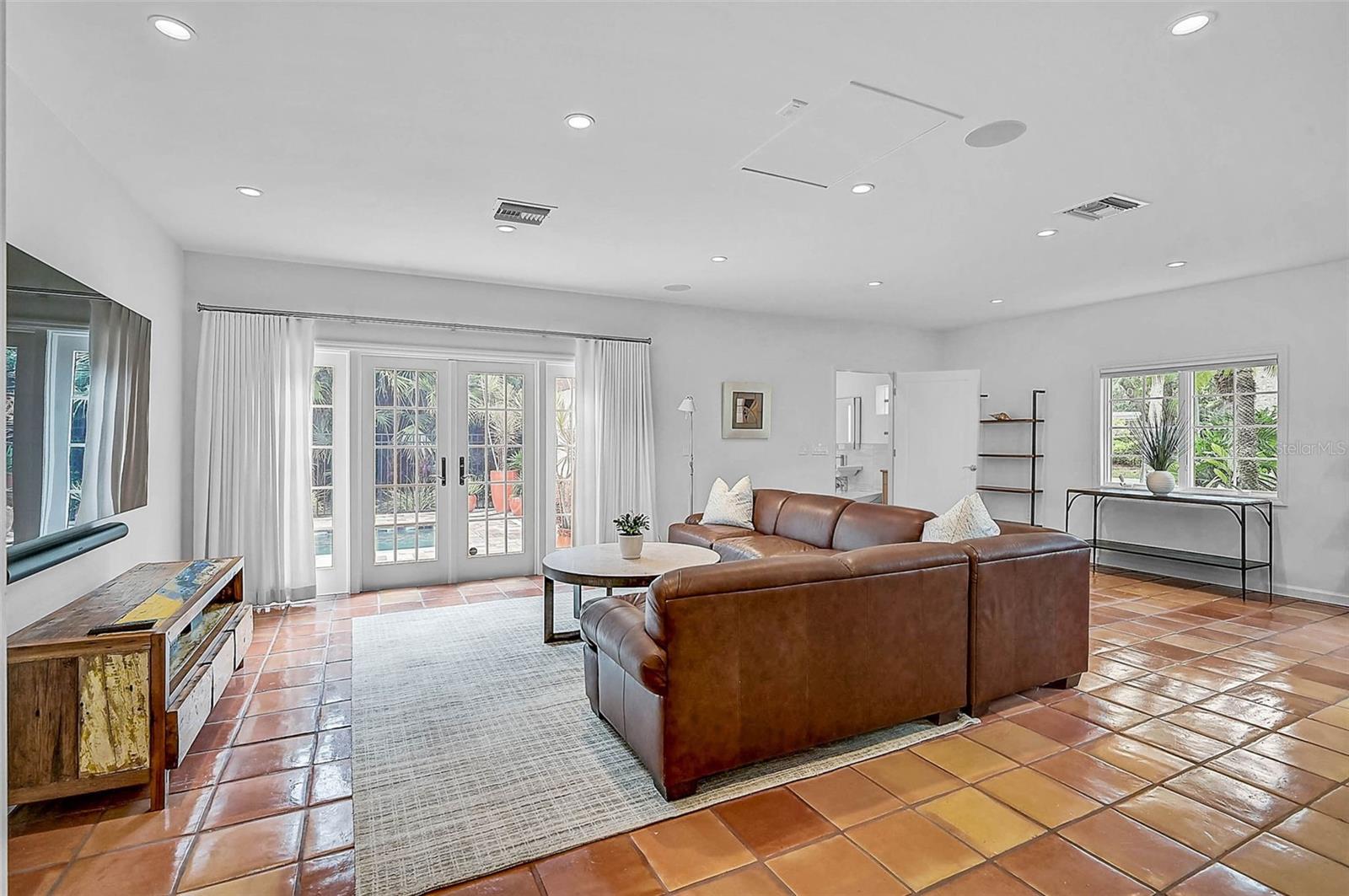 OYSTER BAY ESTATES - Residential