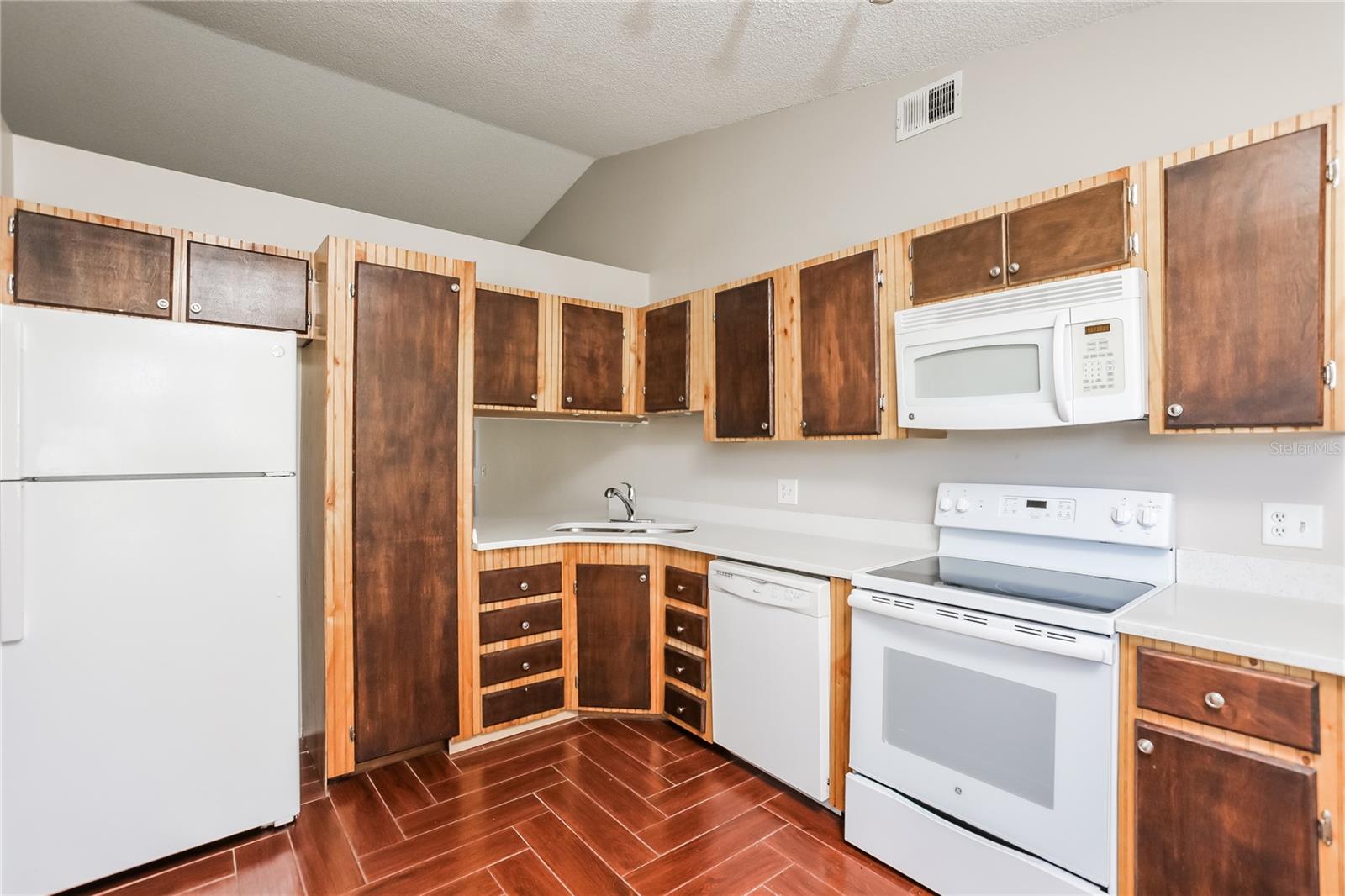 DELTONA LAKES UNIT 65 - Residential Lease