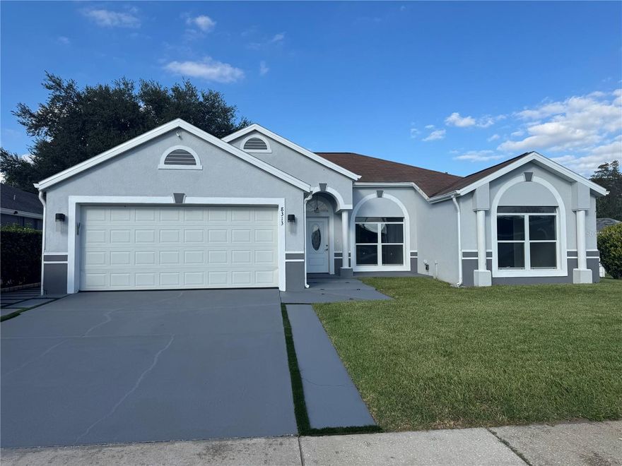 Beautiful single-family home for rent in the peaceful community of Sun Vista Woods, located in the desirable Vista East area of ??Orlando (ZIP code 32822), just minutes from Orlando International Airport (MCO), Lee Vista Promenade, and Lake Nona Medical City.
This charming home features four spacious bedrooms and two full bathrooms. Enjoy a bright, open floor plan, tile flooring throughout, and a large, fenced backyard, perfect for family gatherings and enjoying the outdoors.
The property sits on a large corner lot, offering privacy and ample parking for easy and flexible living!
Excellent location near major freeways (SR 417, 528, 408), shopping centers, restaurants, and top-rated schools, including Three Points Elementary, Liberty Middle, and Colonial High School.
Move-in ready: ideal for families or professionals seeking comfort, space, and convenience in one of Orlando's most central areas.
 Don't miss out! Schedule your private visit today.