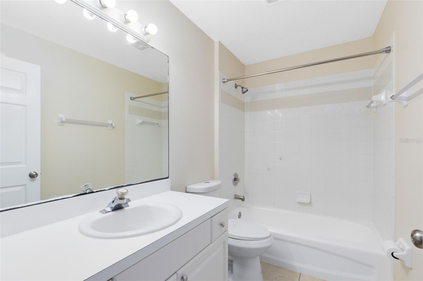 GROVELAND HIDDEN LAKES ESTATES - Residential