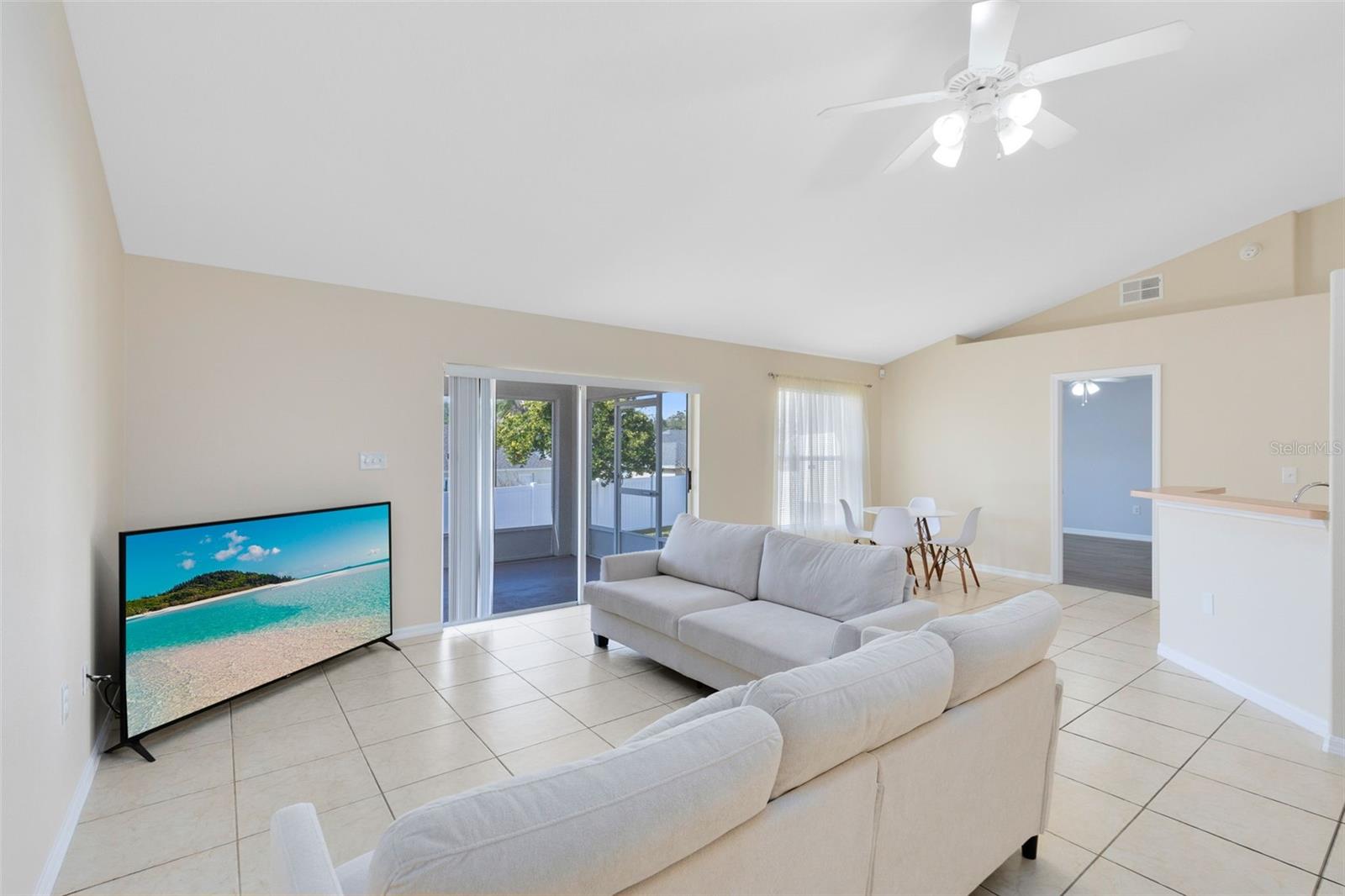 GROVELAND HIDDEN LAKES ESTATES - Residential