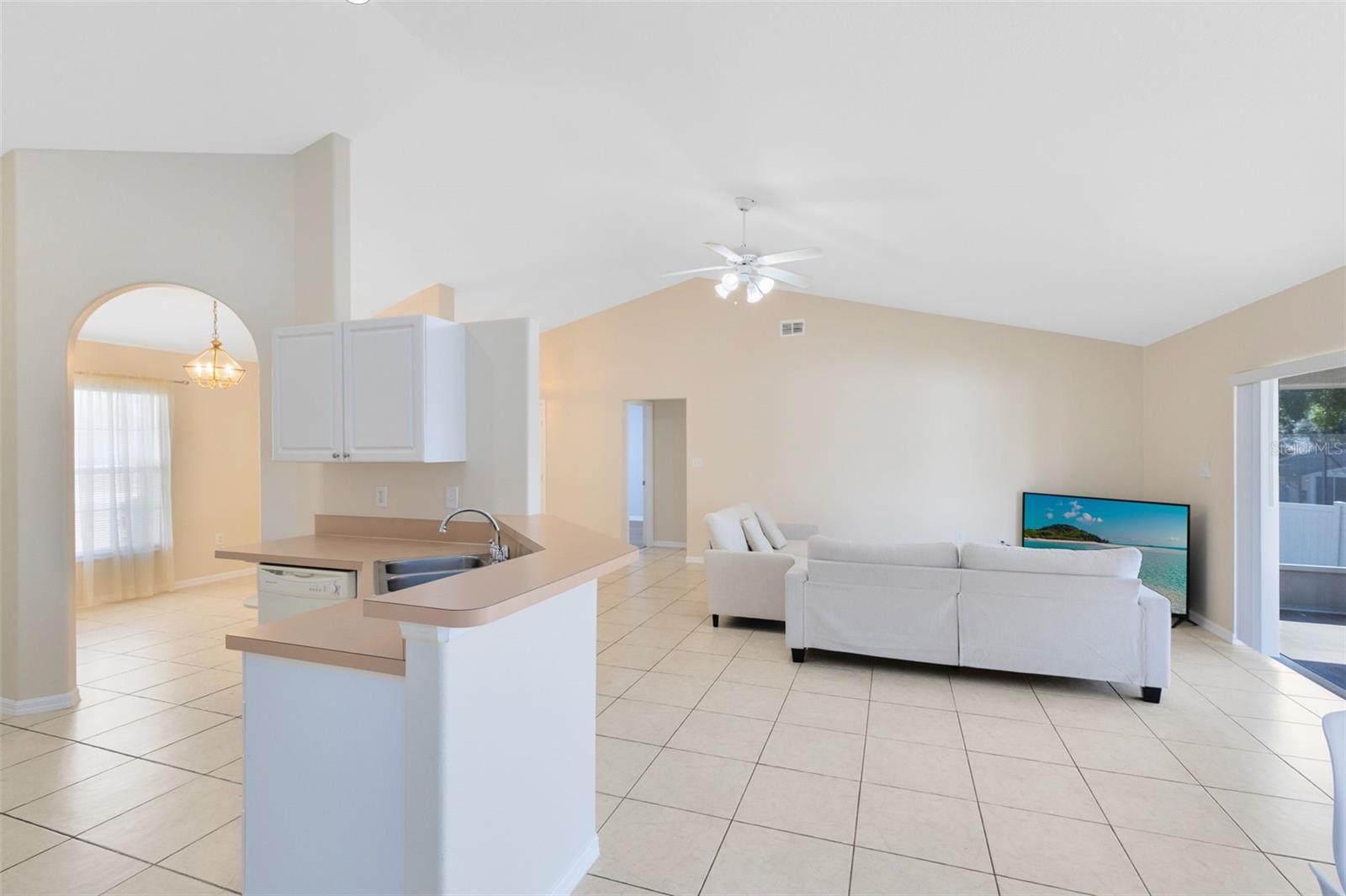 GROVELAND HIDDEN LAKES ESTATES - Residential