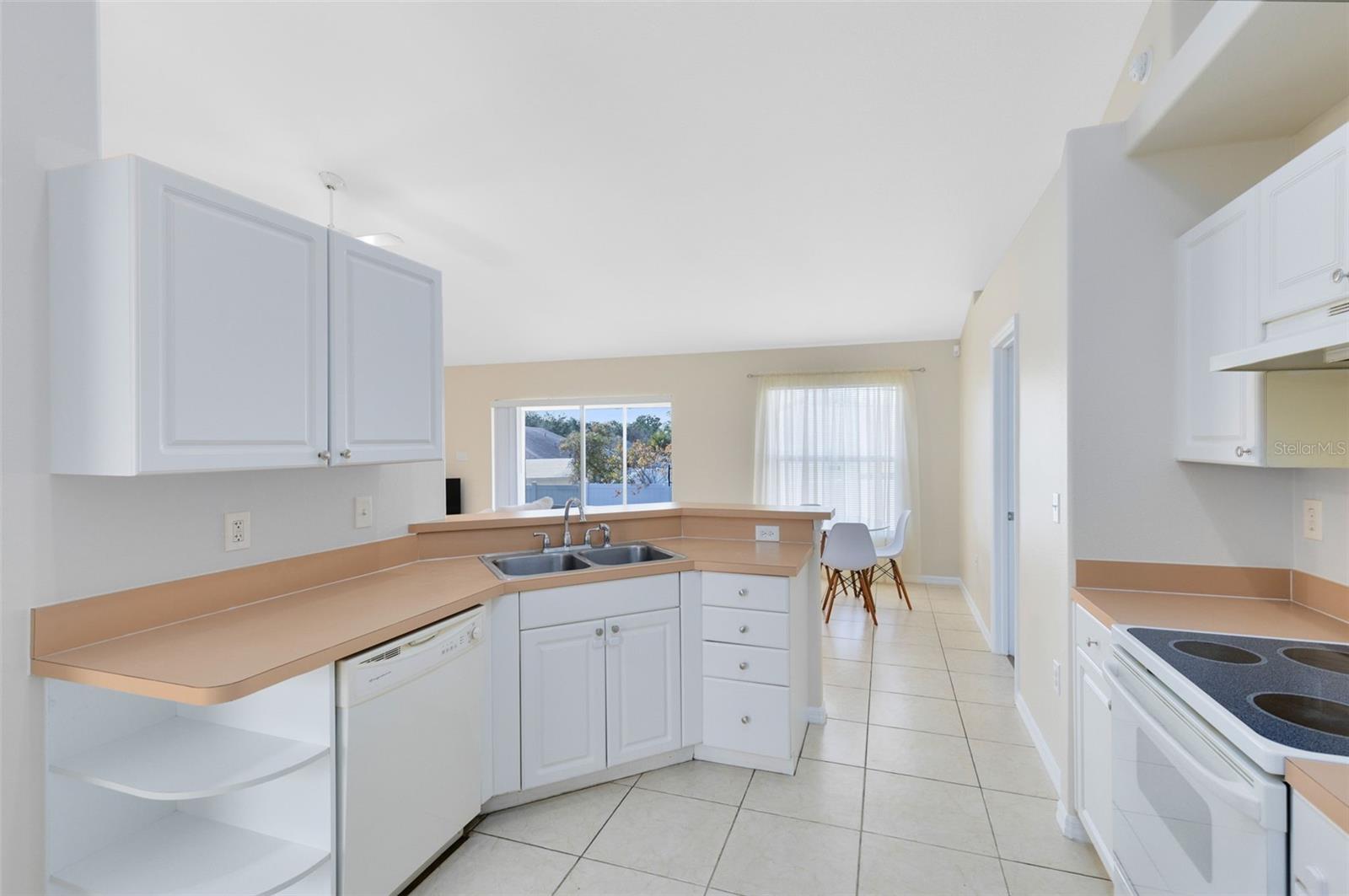 GROVELAND HIDDEN LAKES ESTATES - Residential