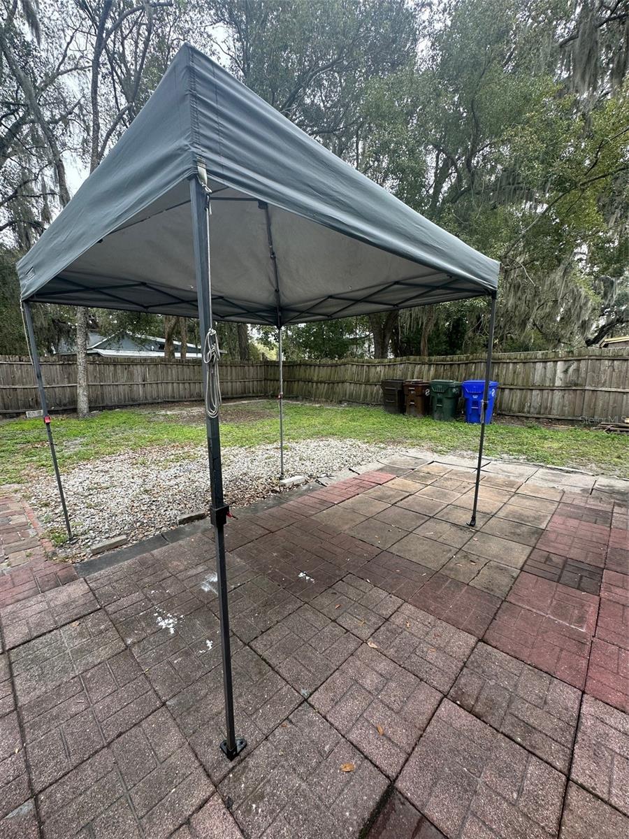 W B SHOEMAKERS - Residential Lease