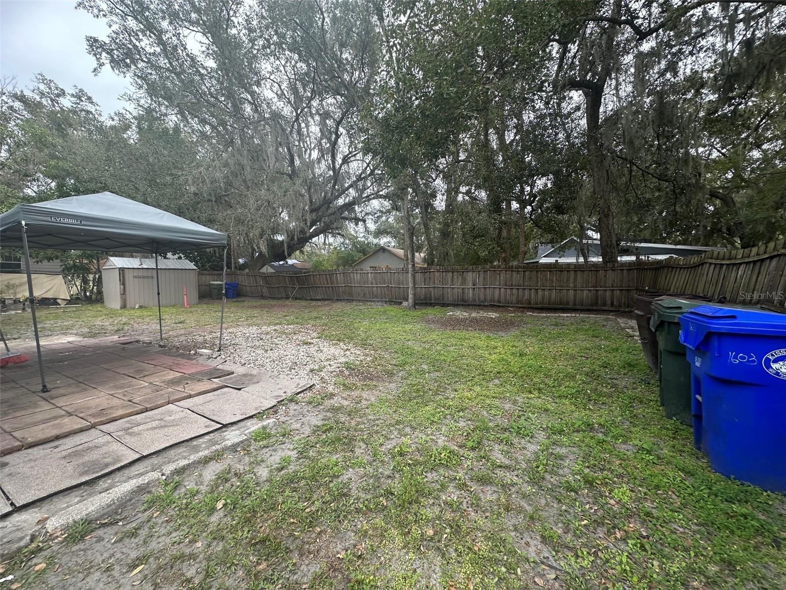 W B SHOEMAKERS - Residential Lease