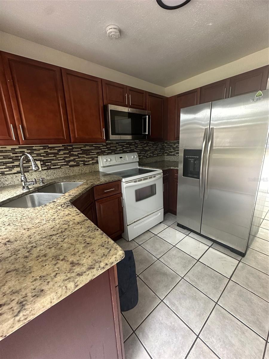 W B SHOEMAKERS - Residential Lease