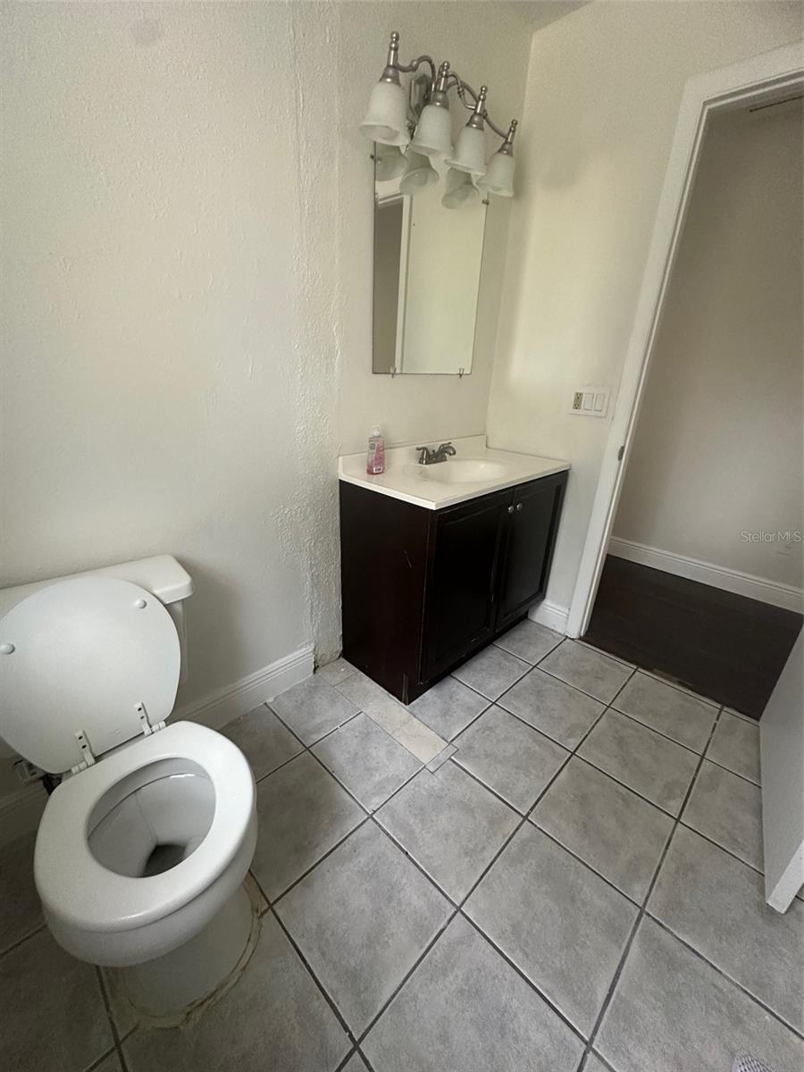 W B SHOEMAKERS - Residential Lease