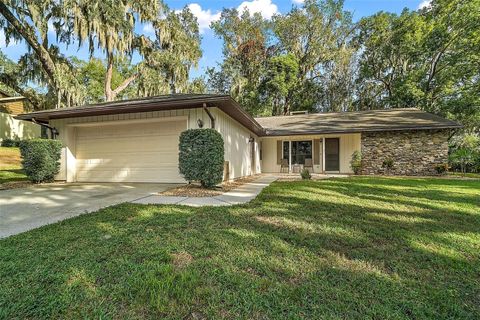 A home in EUSTIS