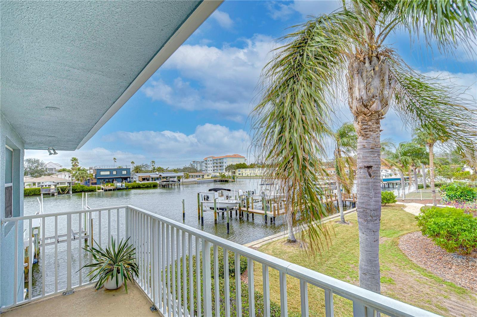 300 VENETIAN DRIVE 7