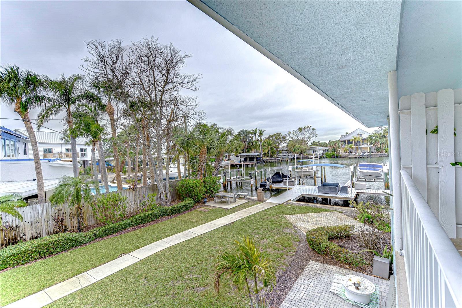 300 VENETIAN DRIVE 7