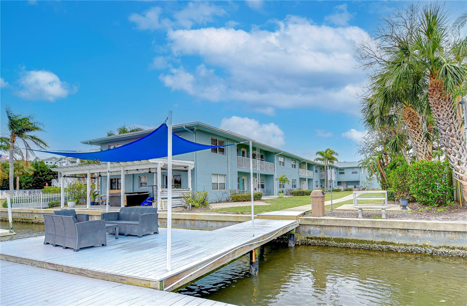 300 VENETIAN DRIVE 7