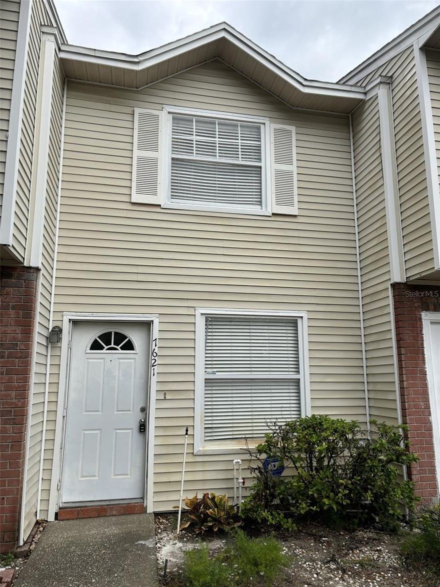 Don’t miss this beautiful 2-bedroom, 1.5-bath townhouse located in Copperfield Townhomes. This home features ceramic tile throughout the first floor, carpet on the second floor, and a remodeled bathroom.
Water, sewer, basic cable, and trash removal are included. A washer and dryer are also included, along with stainless steel appliances. Enjoy the convenience of assigned parking right at your front door.
Centrally located with easy access to the Veterans Expressway, as well as great dining and shopping options.
No pets allowed. Available June 1st.