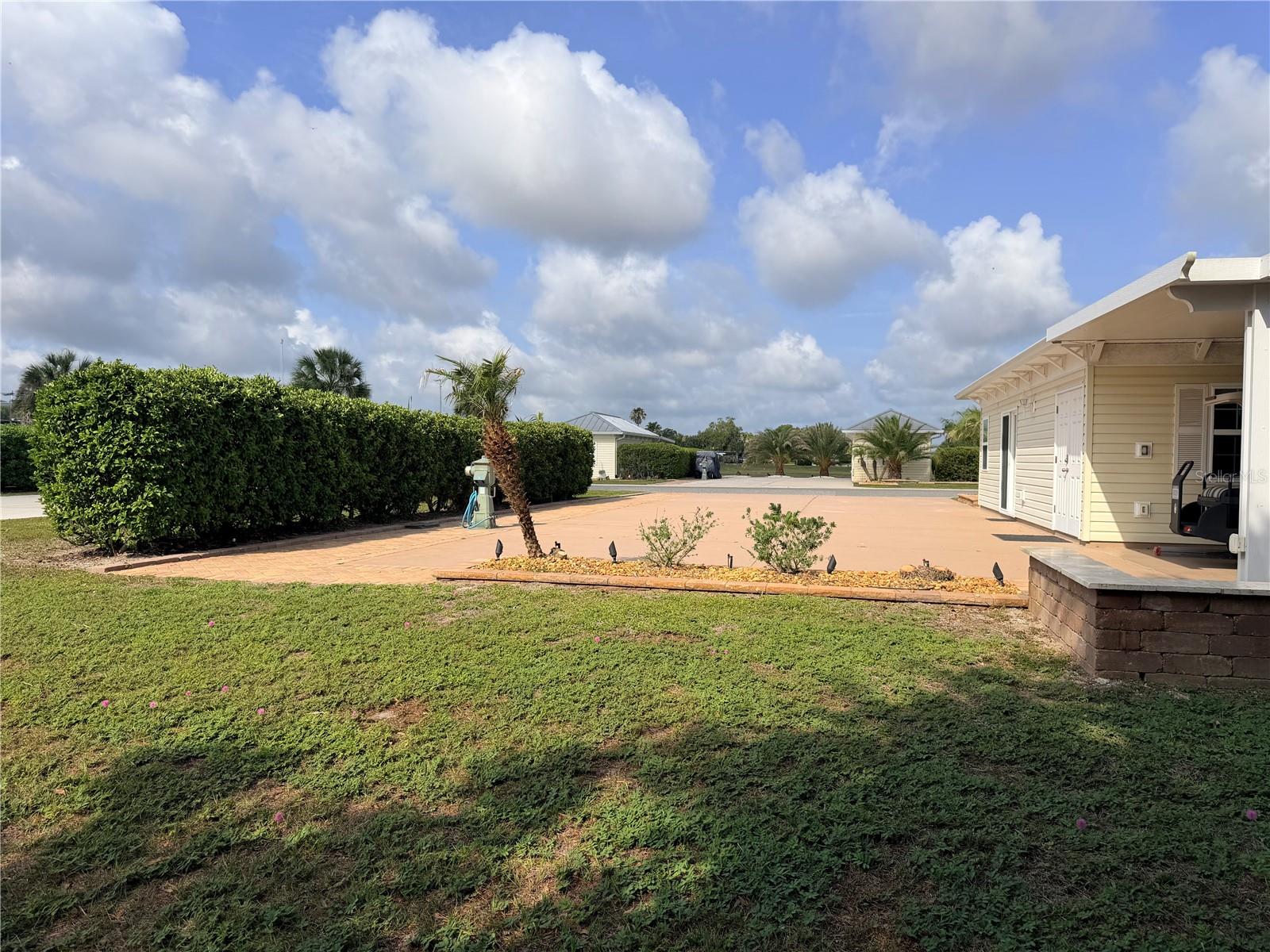 FLORIDA GRANDE MOTOR COACH RESIDENCE - Land