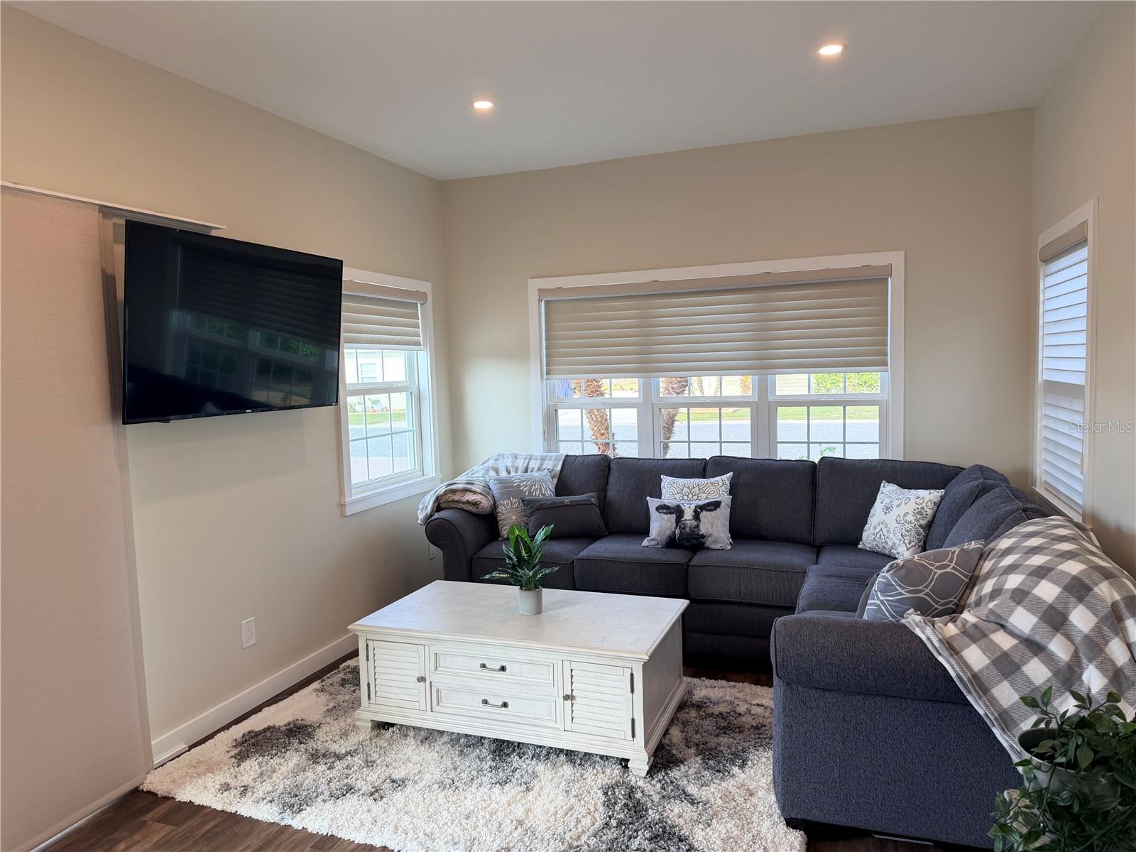 FLORIDA GRANDE MOTOR COACH RESIDENCE - Land