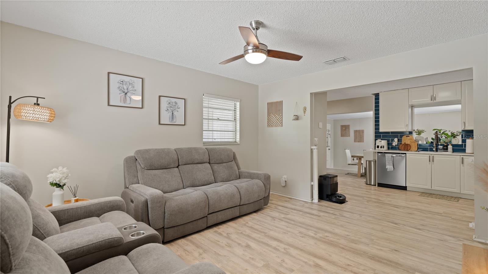 1124 W DESOTO STREET