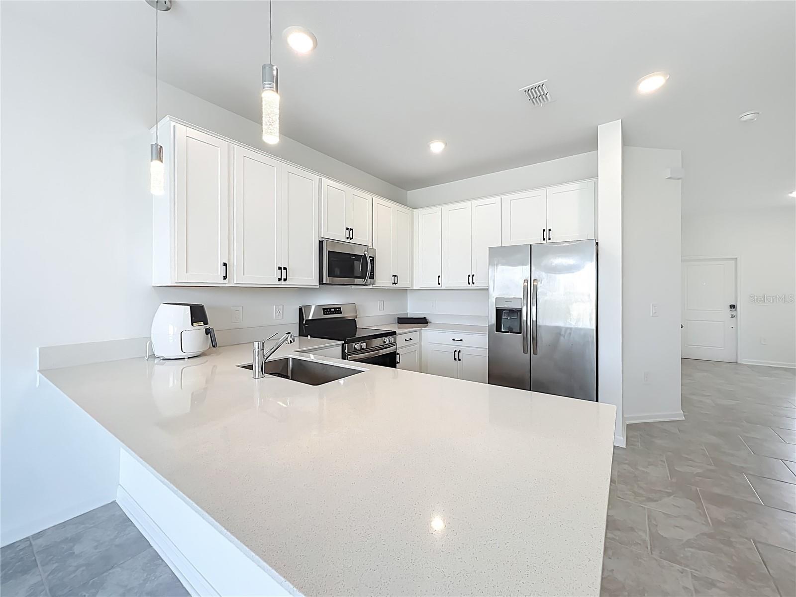 CHATEAU/ASTONIA - Residential