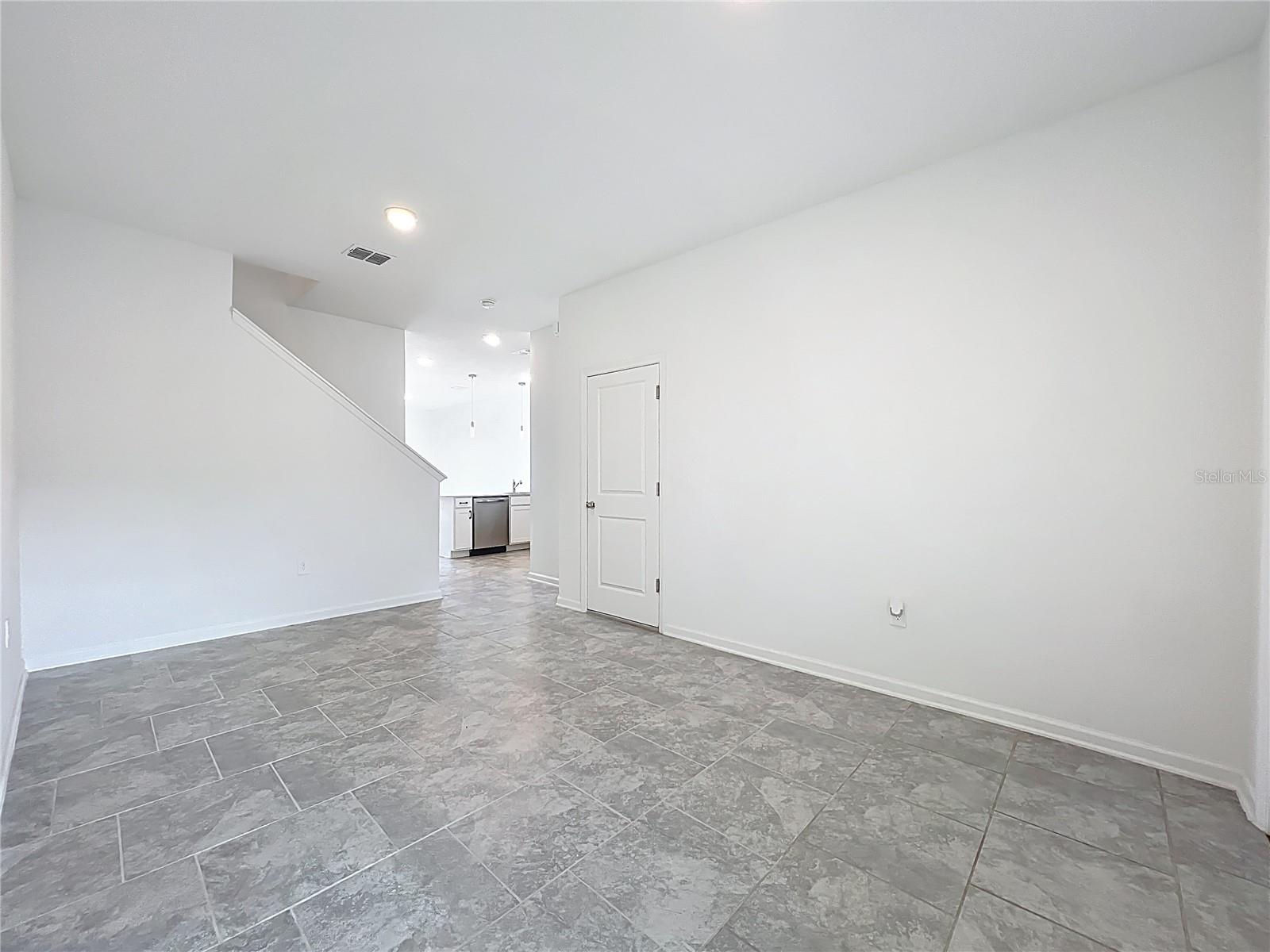 CHATEAU/ASTONIA - Residential