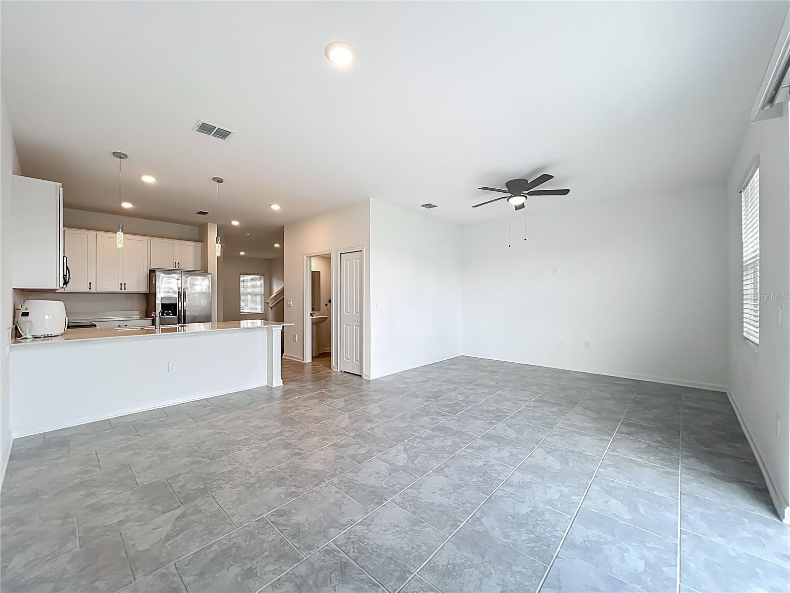 CHATEAU/ASTONIA - Residential