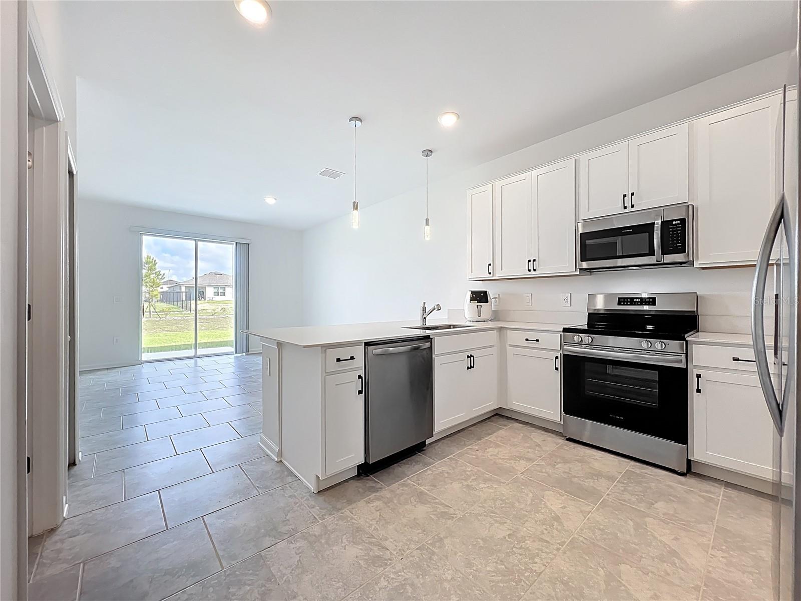 CHATEAU/ASTONIA - Residential