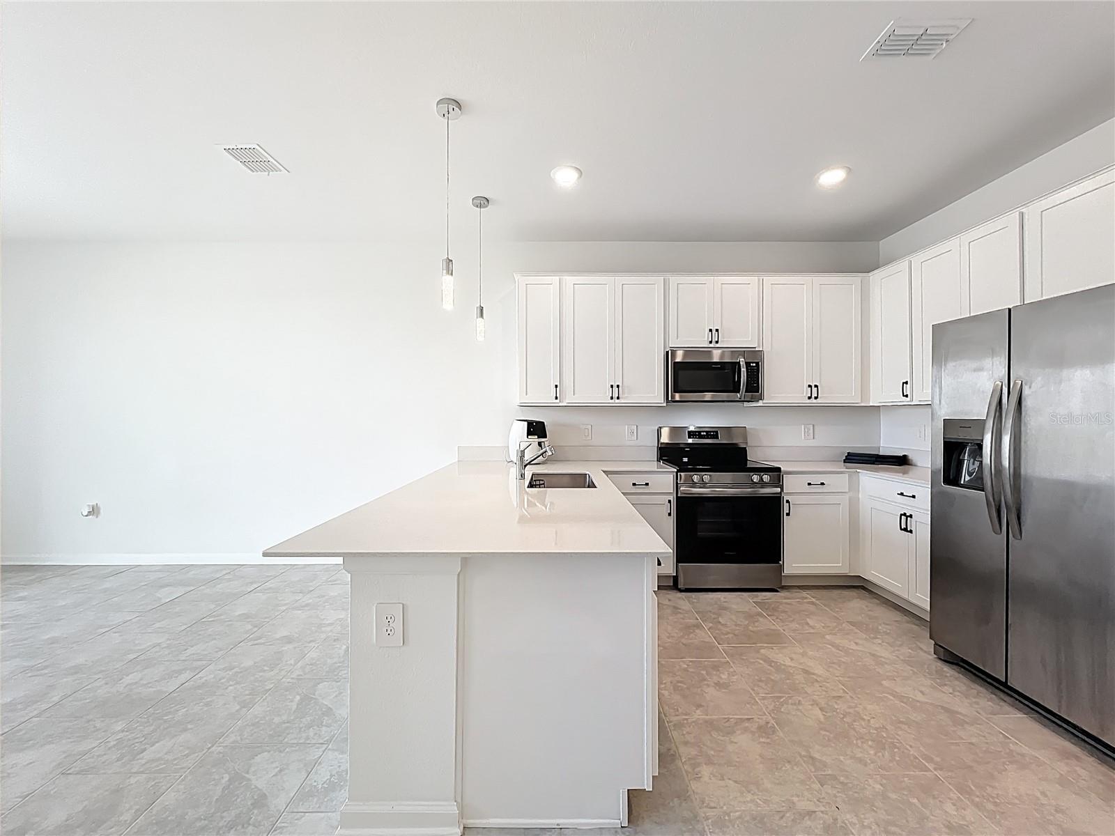 CHATEAU/ASTONIA - Residential