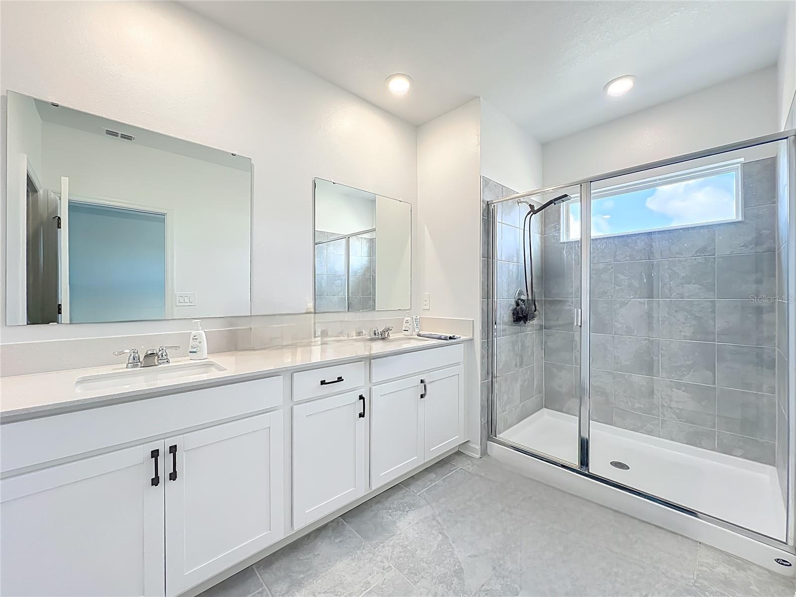 CHATEAU/ASTONIA - Residential