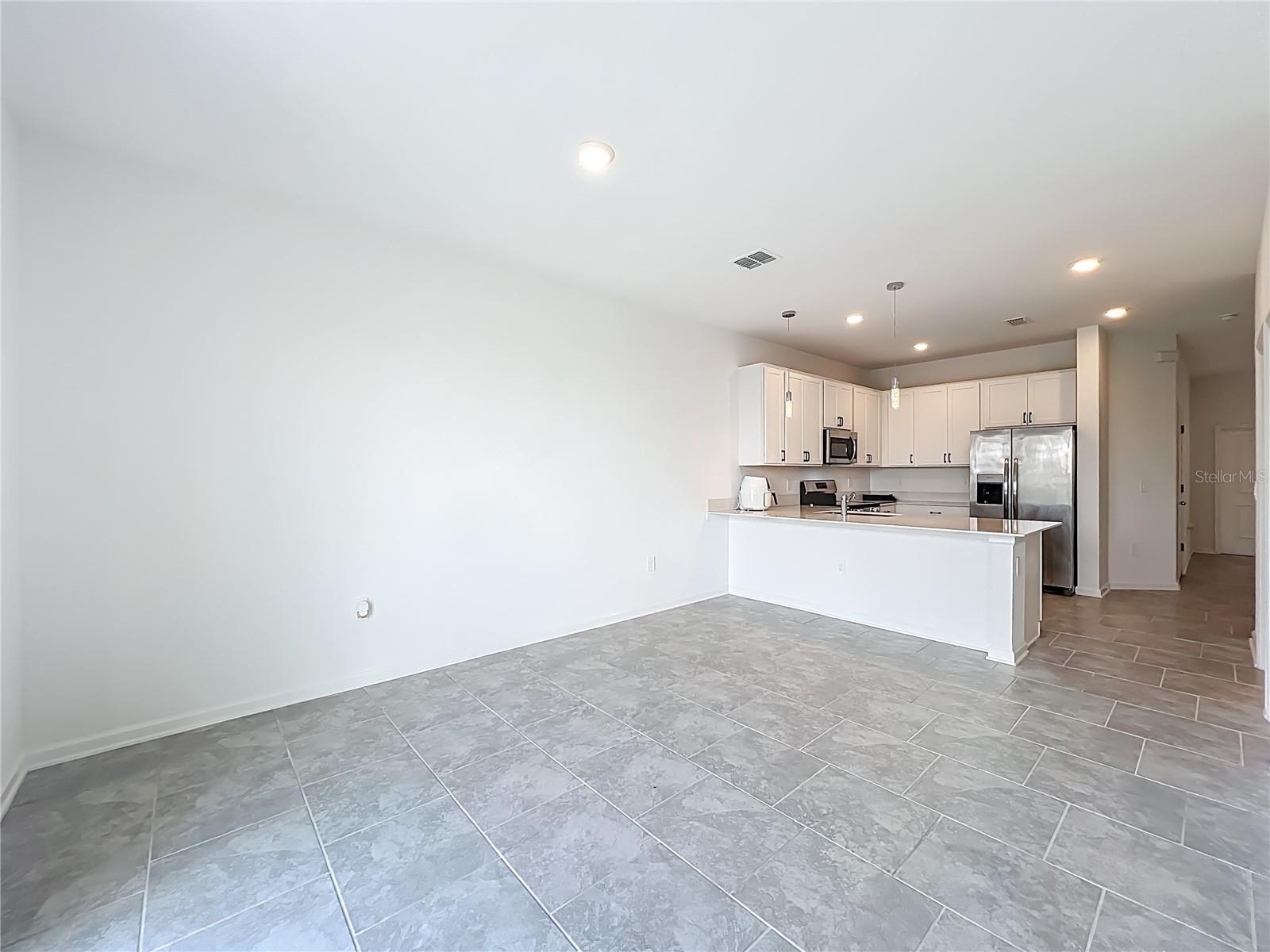 CHATEAU/ASTONIA - Residential