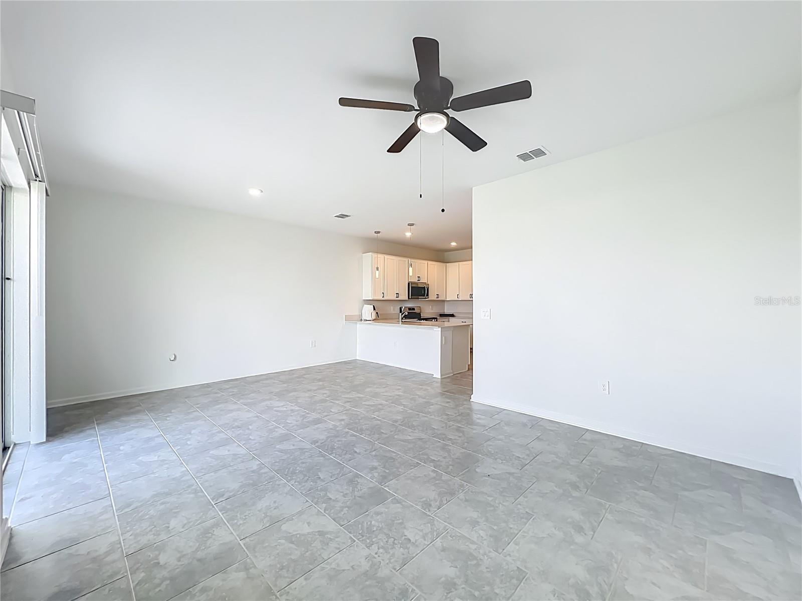 CHATEAU/ASTONIA - Residential