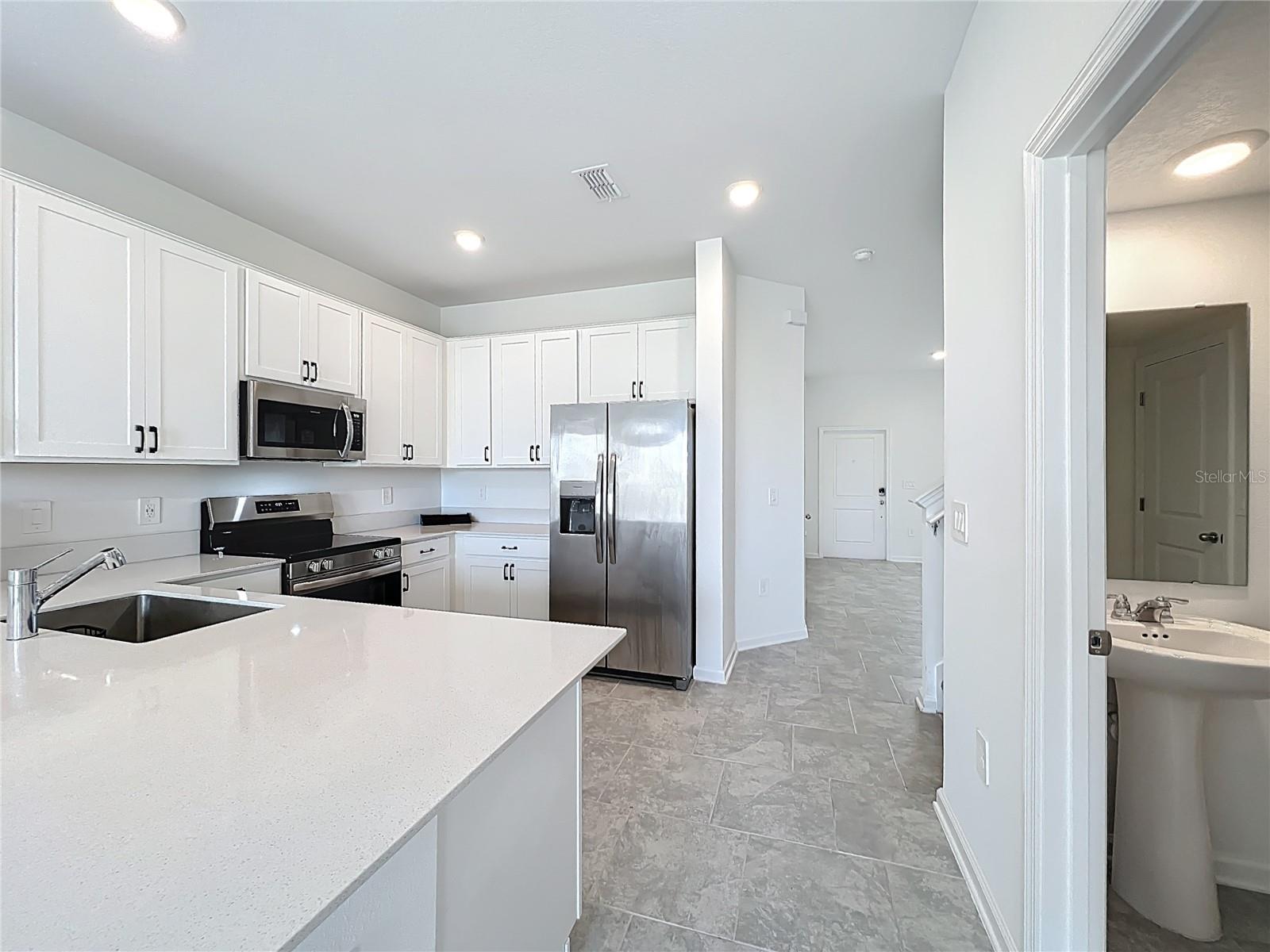 CHATEAU/ASTONIA - Residential