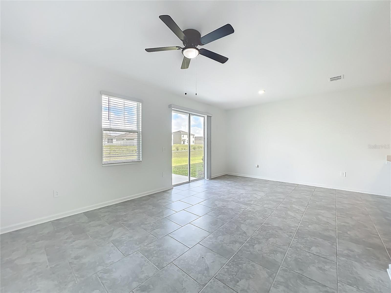 CHATEAU/ASTONIA - Residential