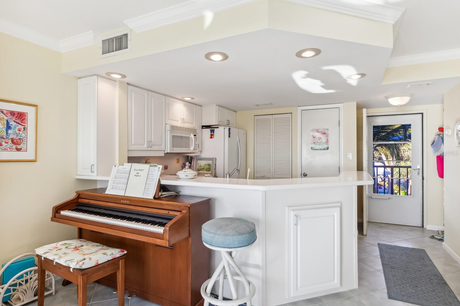 BEACH CHALET - Residential