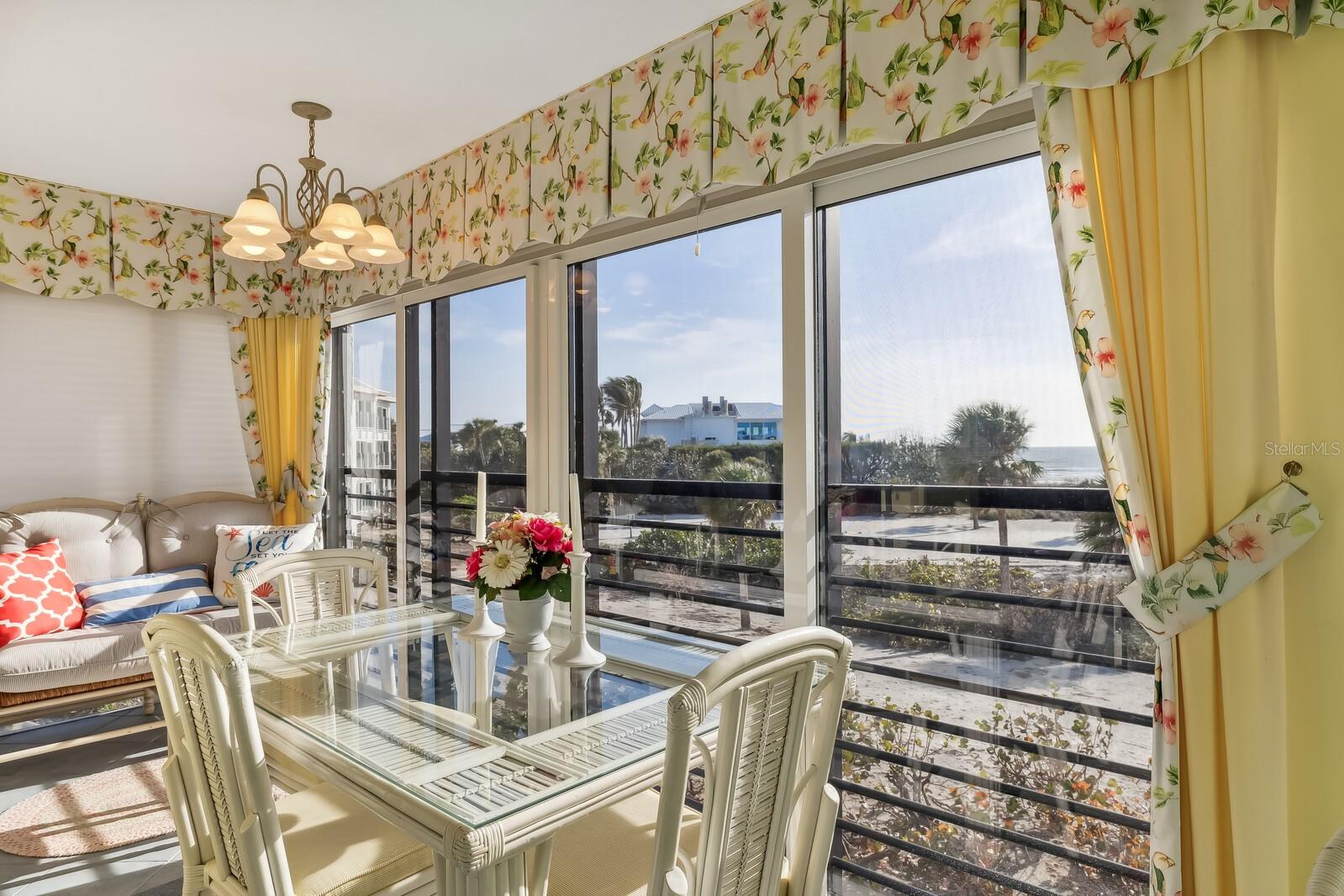 BEACH CHALET - Residential