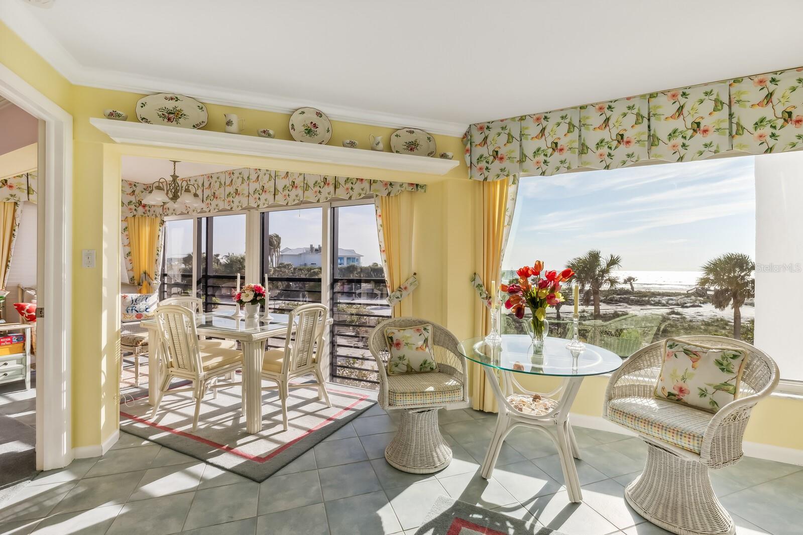 BEACH CHALET - Residential