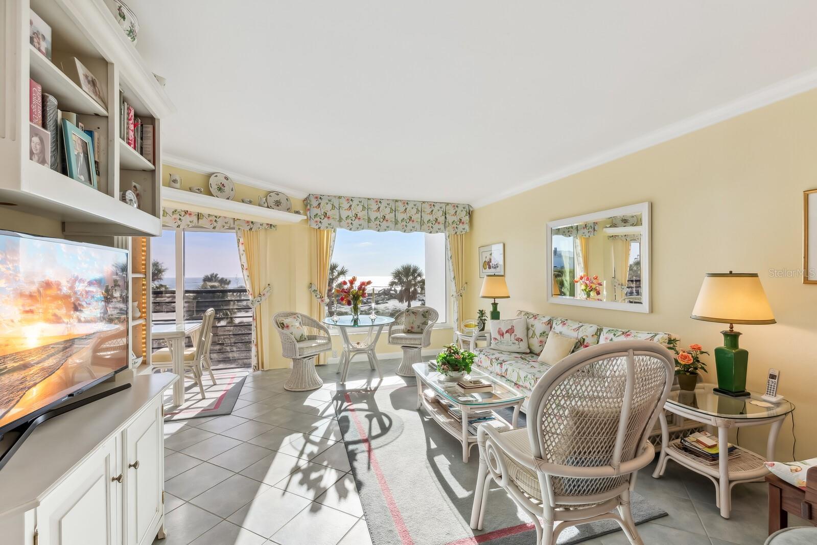 BEACH CHALET - Residential