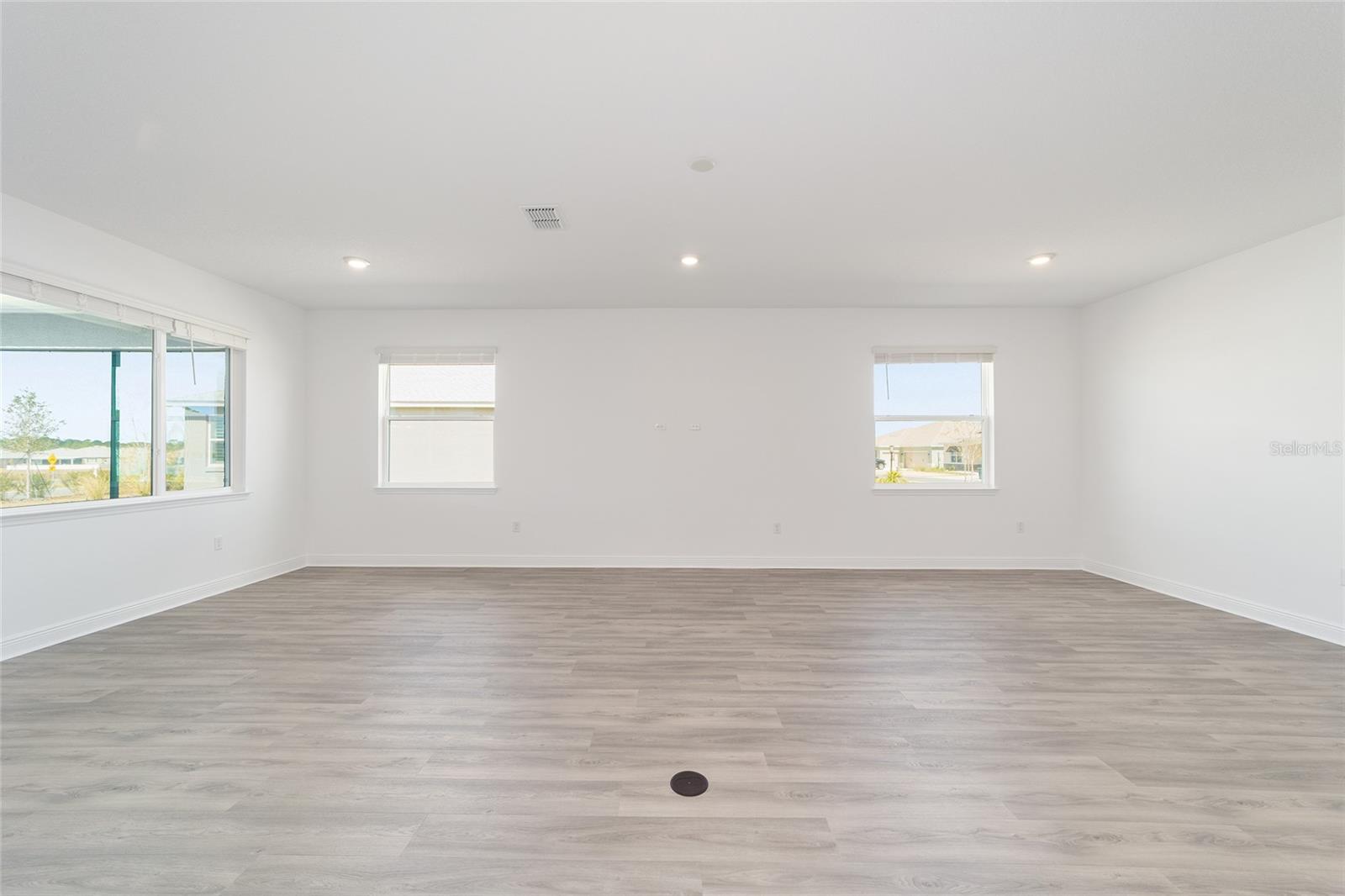 ON TOP OF THE WORLD - Residential