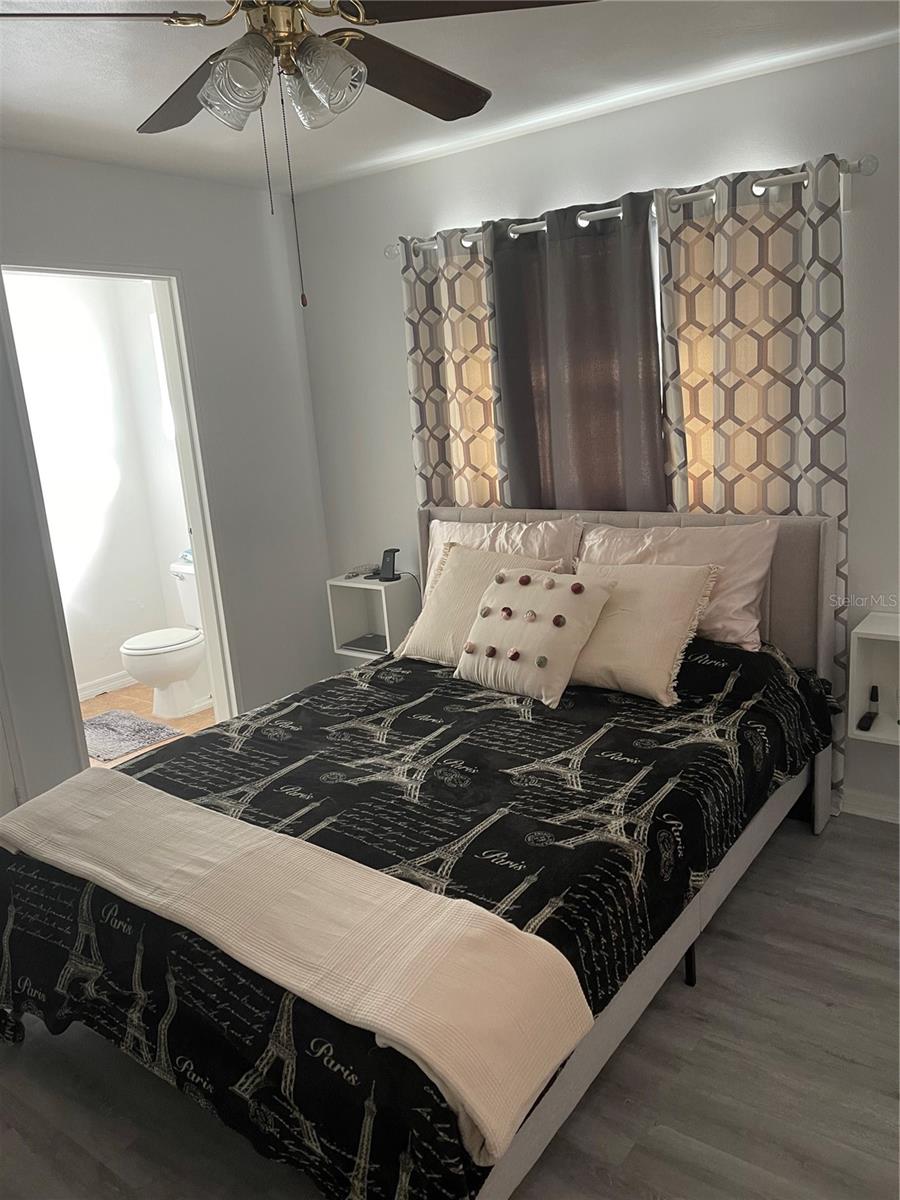 ROYAL OAK MANOR - Residential Lease