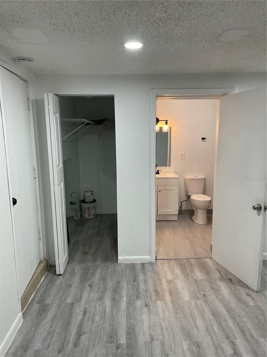 ROYAL OAK MANOR - Residential Lease