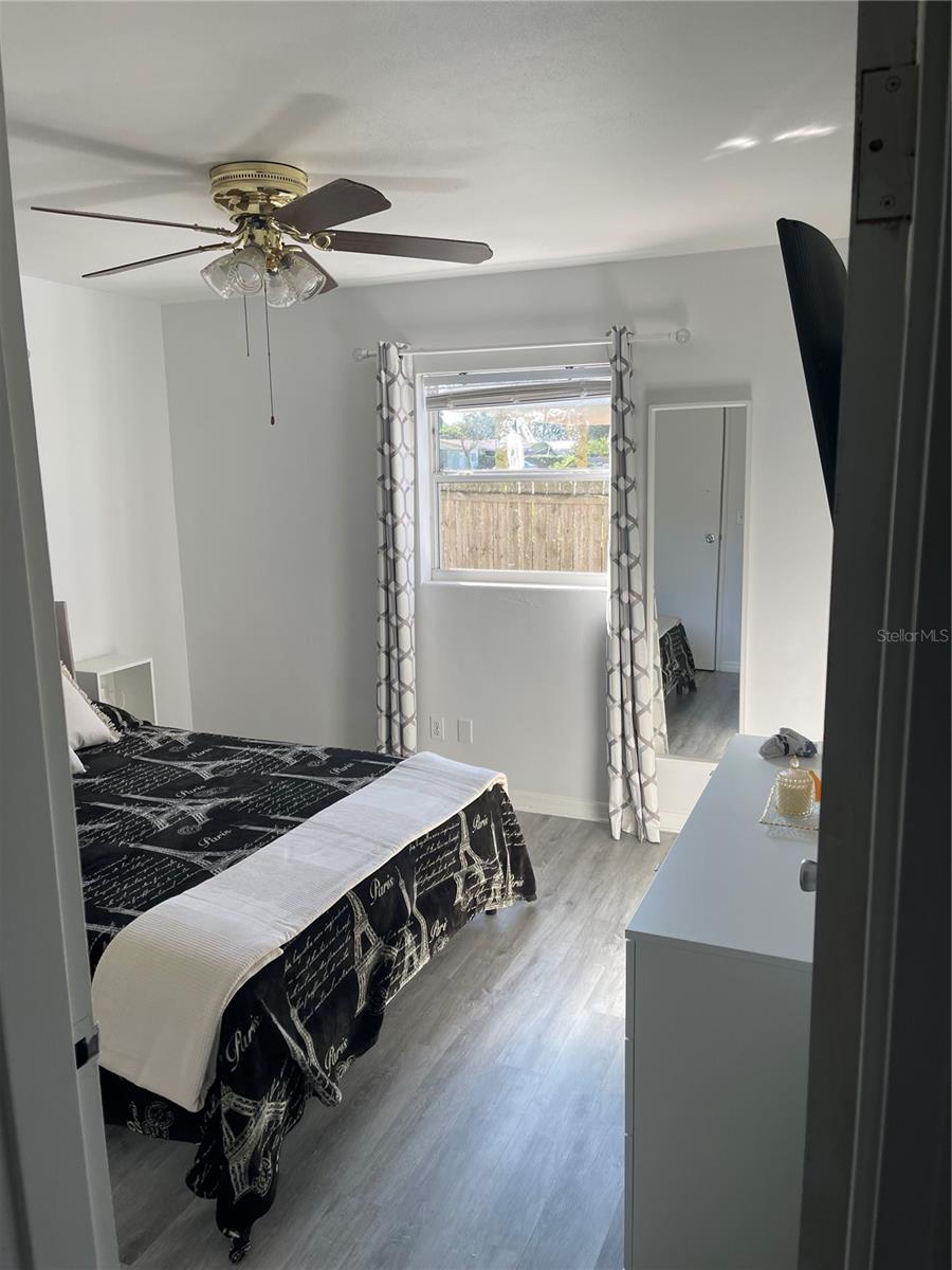 ROYAL OAK MANOR - Residential Lease