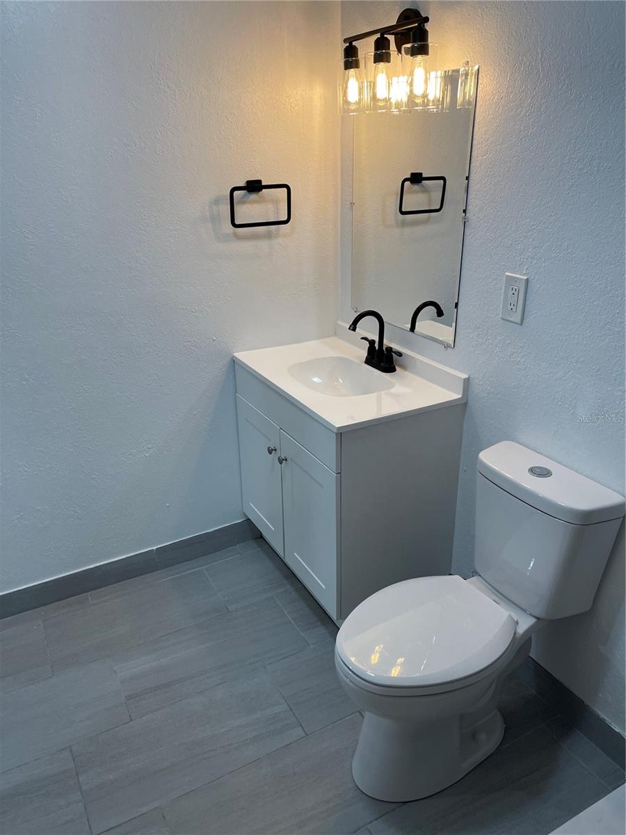 ROYAL OAK MANOR - Residential Lease