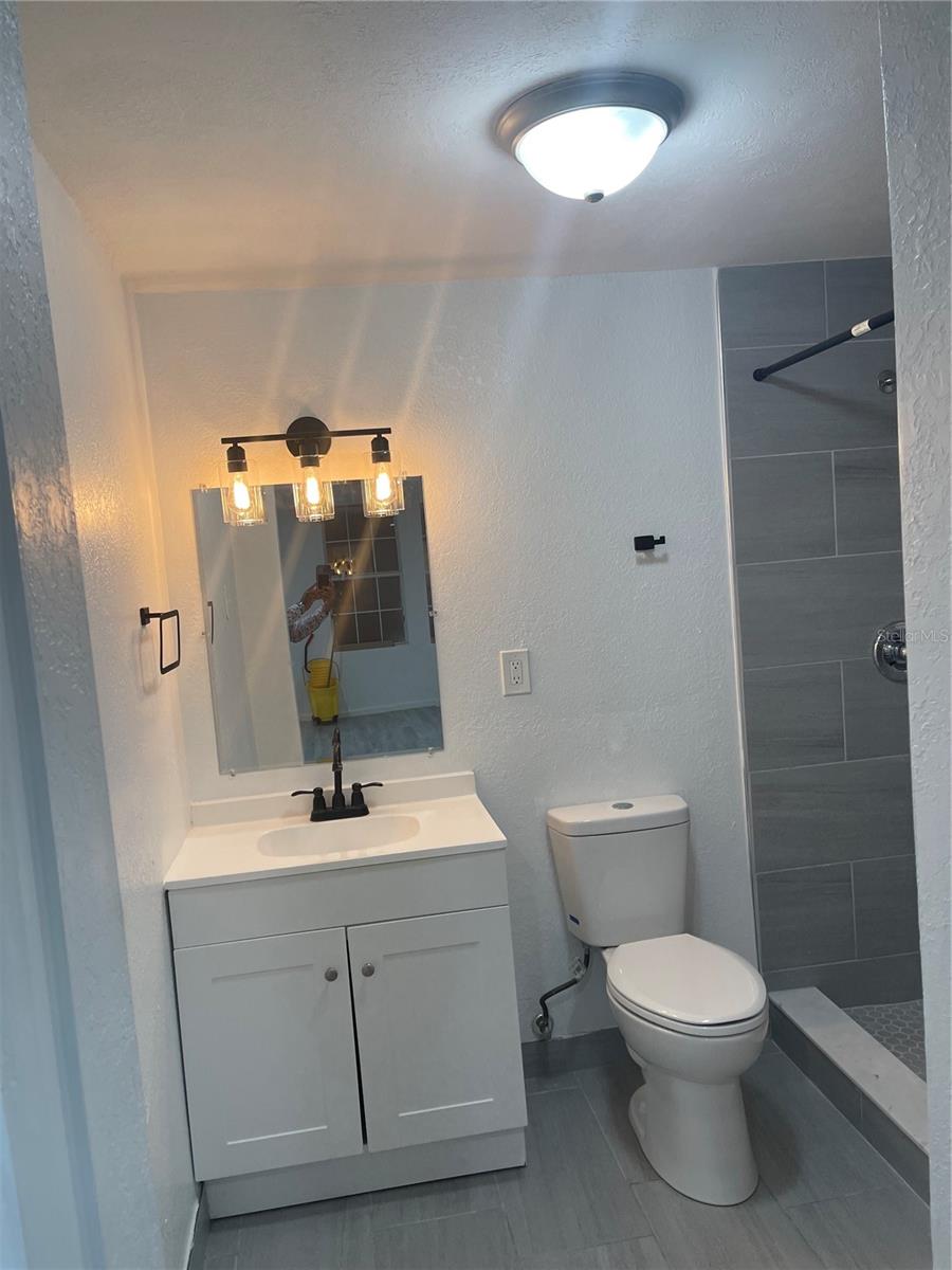 ROYAL OAK MANOR - Residential Lease