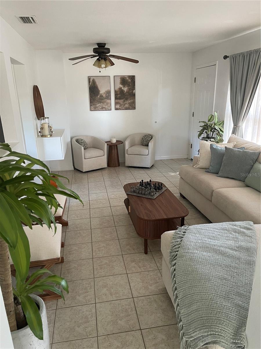 ROYAL OAK MANOR - Residential Lease