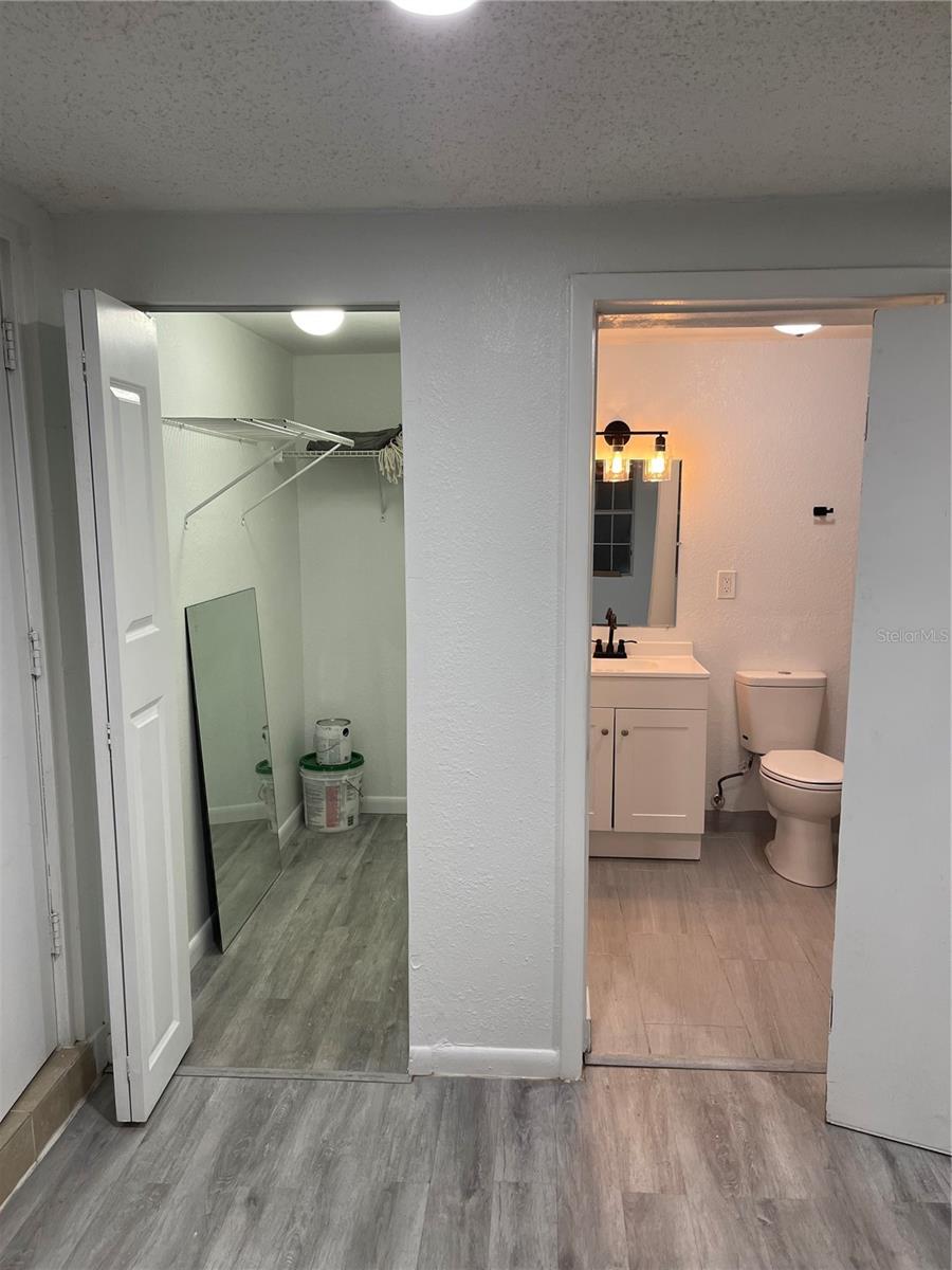 ROYAL OAK MANOR - Residential Lease