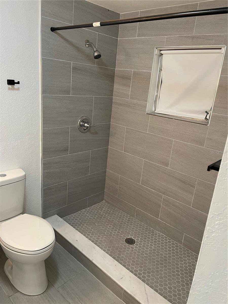 ROYAL OAK MANOR - Residential Lease