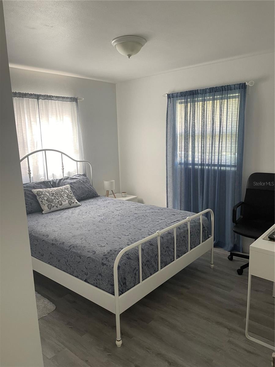 ROYAL OAK MANOR - Residential Lease