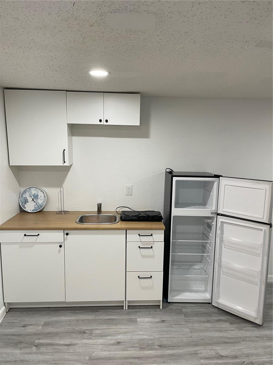 ROYAL OAK MANOR - Residential Lease