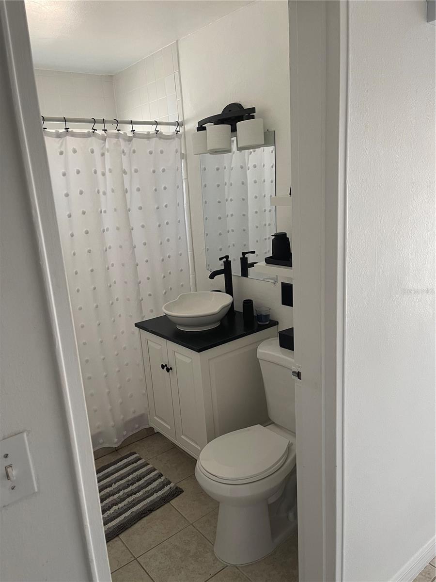 ROYAL OAK MANOR - Residential Lease